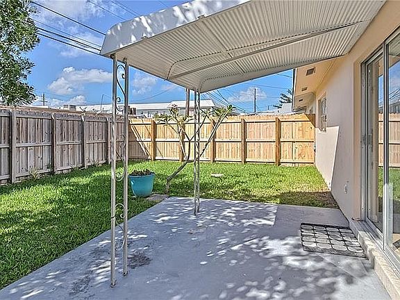 4th image of 441 SE 1st Ave