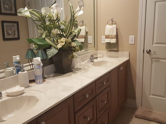 Large Jack&Jill Bathroom 