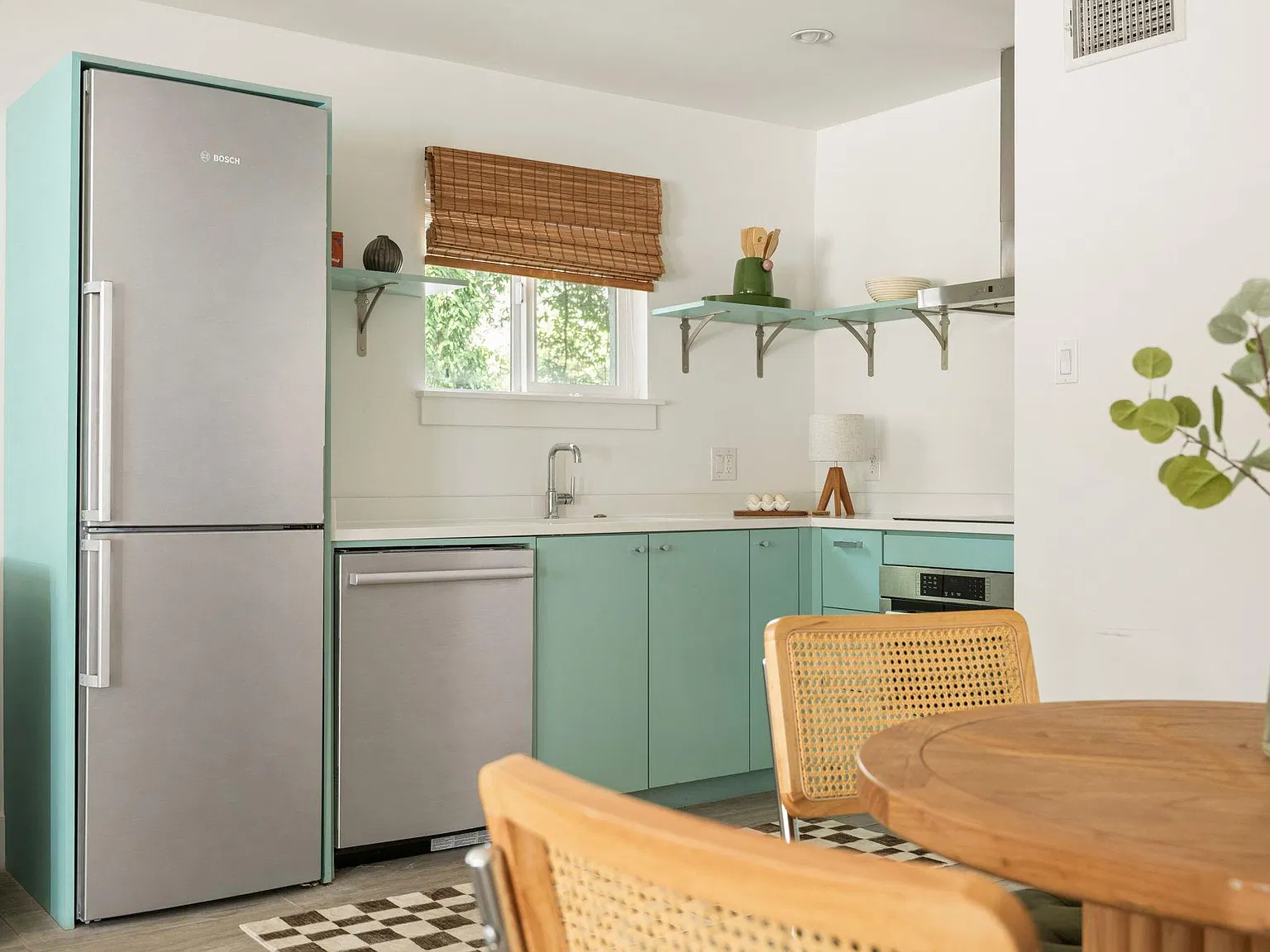 1 bed, 1.0 bath, 705 sqft, $1,995 — Photo 2