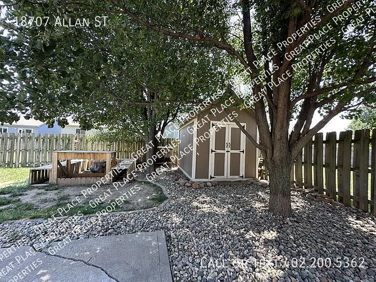 18707 Allan St — Photo 9