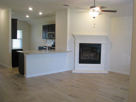 2nd image of 106 Morningstar Ln