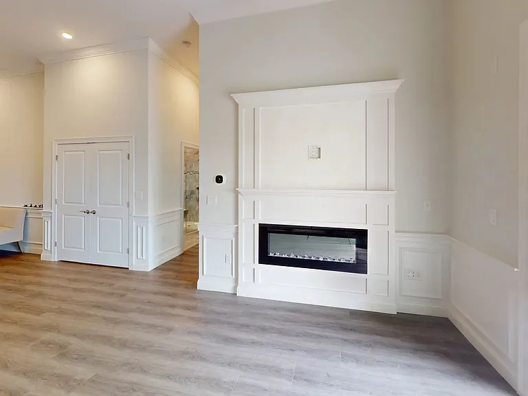 320 Middlesex Ave — Photo 3