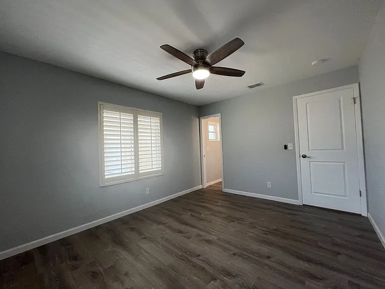 5173 Pineland Ave — Photo 8