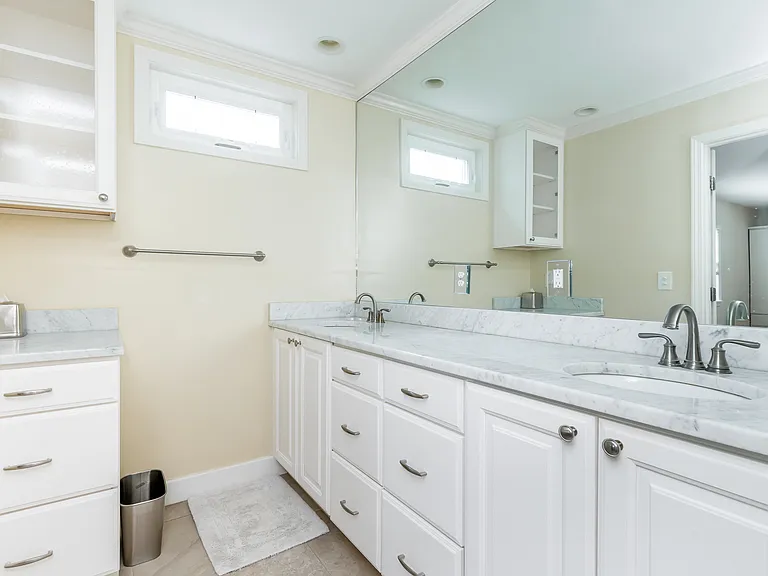 2223 Strathmoor Blvd #FURNISHED — Photo 2