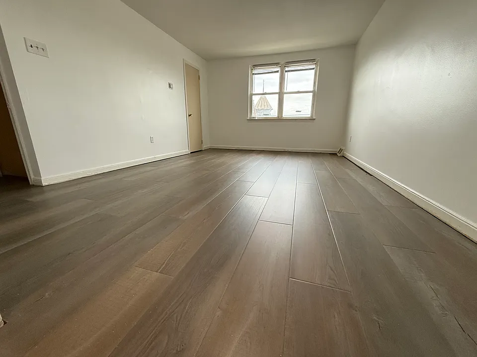 Livingroom/Family room
- newly installed vinyl floor
- spacious storage closet
- freshly painted walls
- new blinds