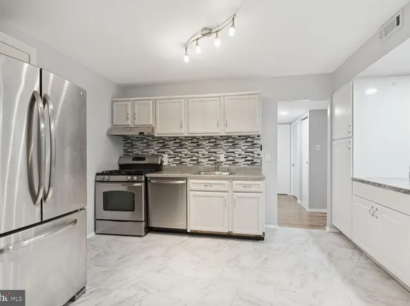 1635 Parkcrest Cir APT 201, Reston, VA 20190