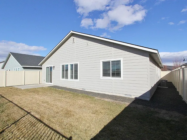 3101 N Saratov Way — Photo 26