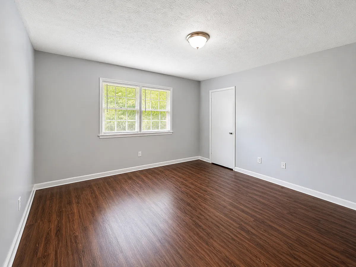 Building Photo - 102B Lora Ln