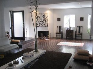 511 W Rustic Rd, Santa Monica, CA 90402