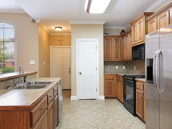 3rd image of 33883 Renee Ave