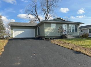 855 Suellen Ln, Portage, WI 53901