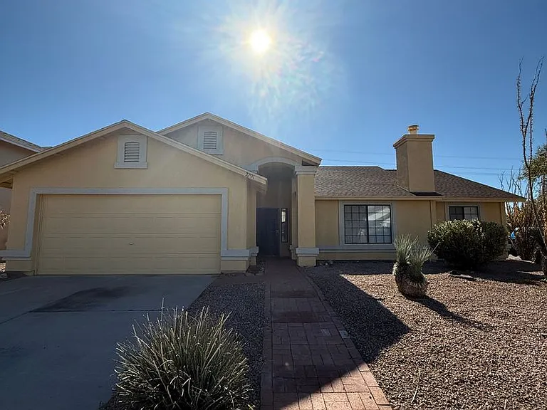 2791 W Redmond Dr — Photo 2