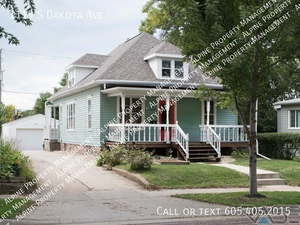 Short Term Rental - 3 Bedroom Home with Lots of Charm close to downtown Sioux Falls! — Photo 2