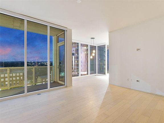 2nd image of 301 West Ave #1308