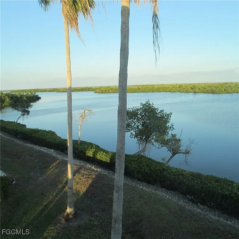 2 bed, 2.5 bath, 1082 sqft, $2,300 — Photo 1