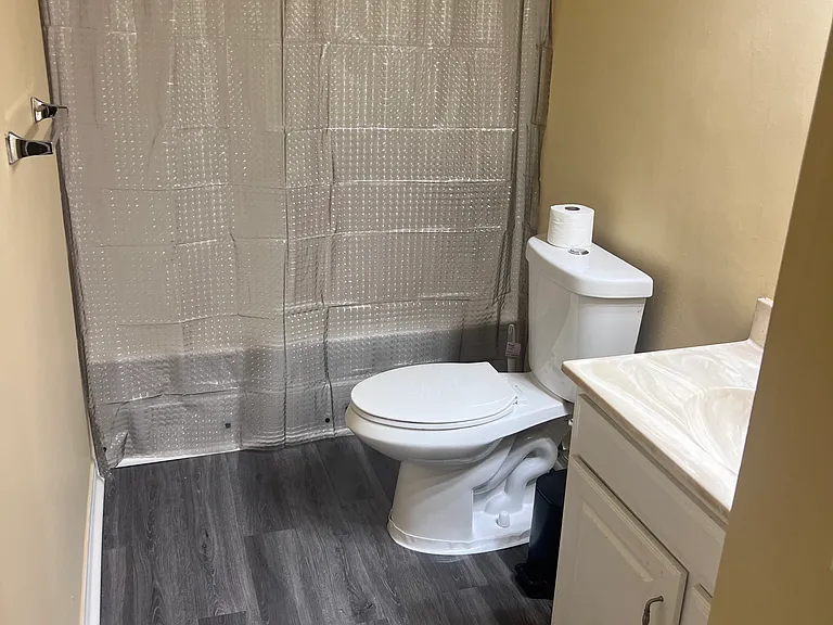 208 Sawyer St SW — Photo 2