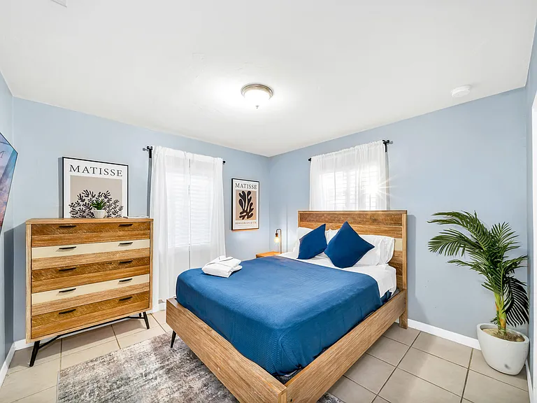 3331 Lake Ave — Photo 13