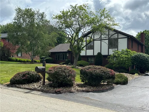143 Heritage Hills Rd, Uniontown, PA 15401