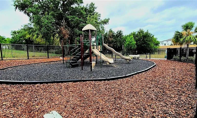 393 Madison Dr — Photo 28