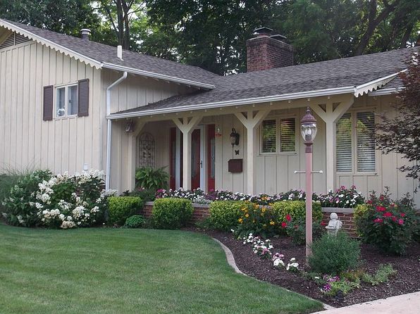 2537 N Woodbine Ter