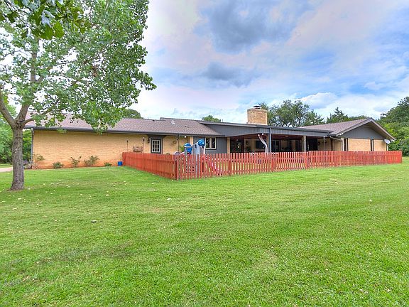 4th image of 3100 NE 50th St