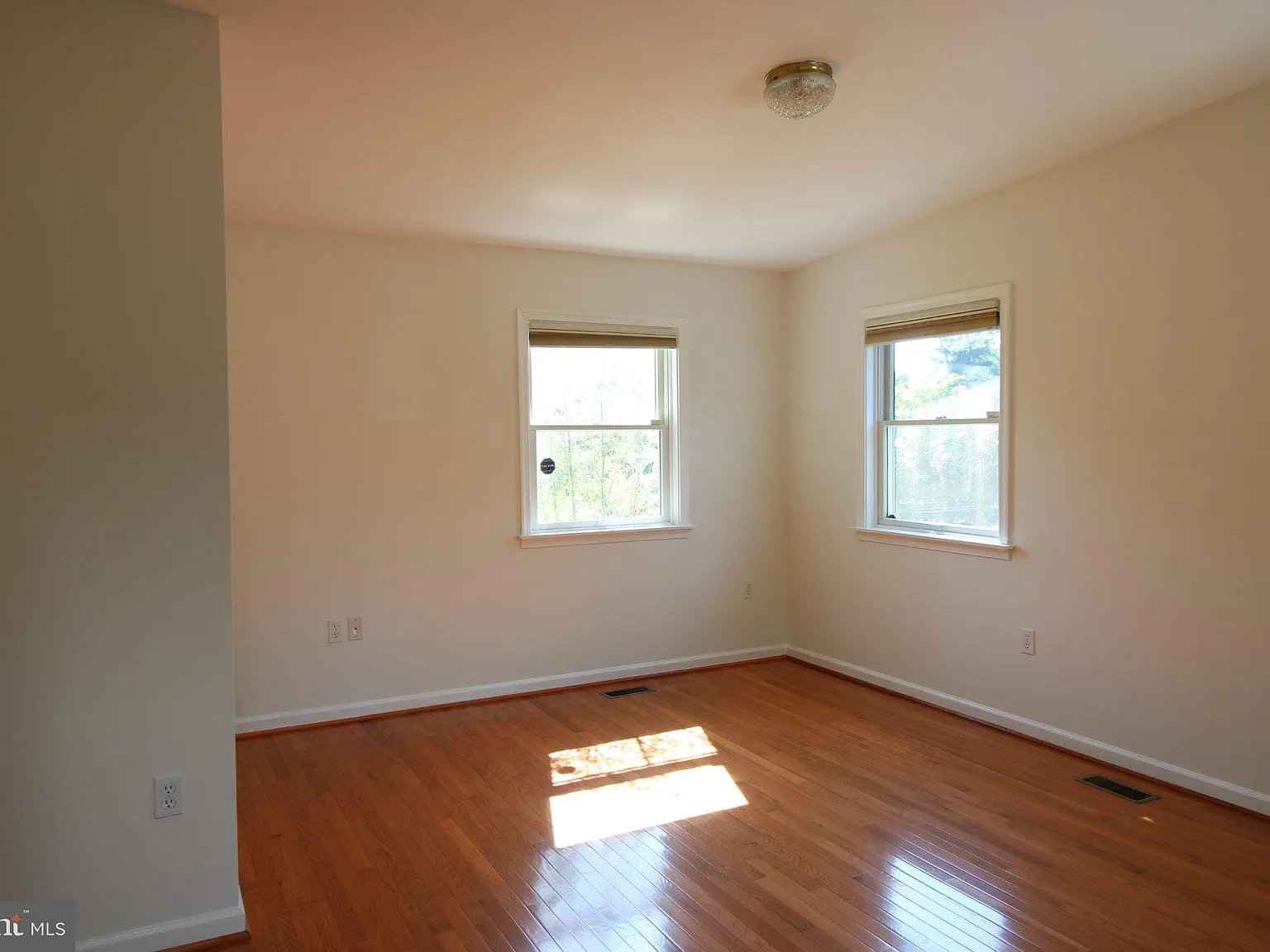 5 bed, 3.0 bath, 1698 sqft, $3,490 — Photo 3