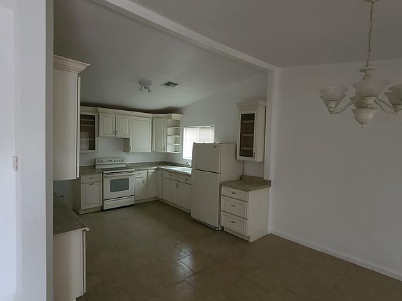 4th image of 11107 W Mohave St
