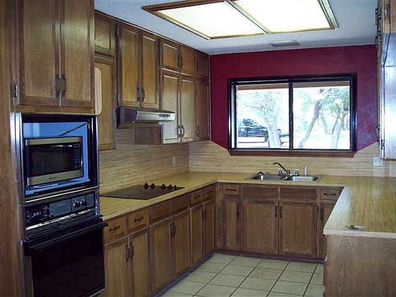 4th image of 7 Frank James Dr