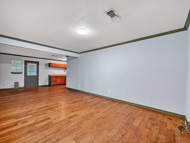 5725 Melanite Ave — Photo 2