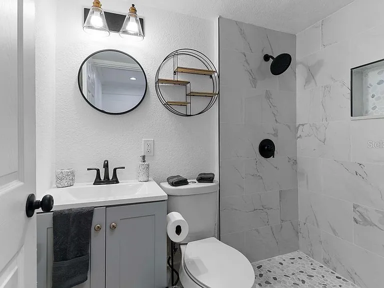 412 E Harwood St #4 — Photo 13