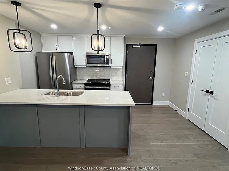 140 Main St E #305 — Photo 6