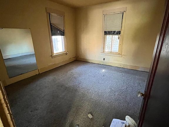 4th image of 1015 S Louisa St