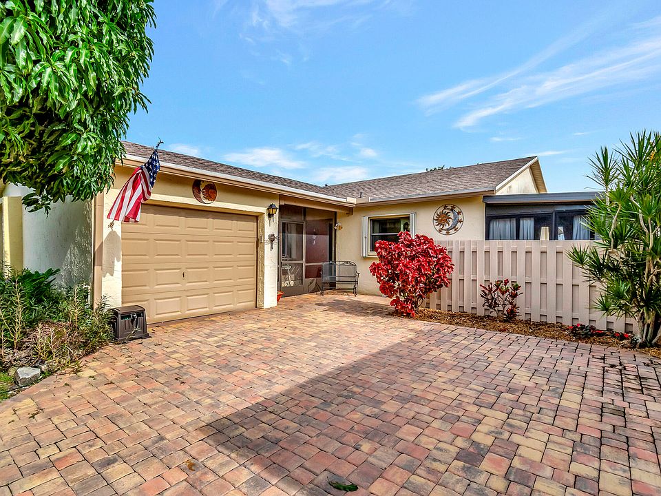 1st image of 5585 Mirror Lakes Boulevard