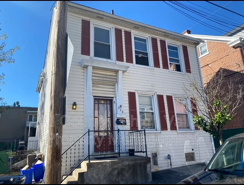 313 West St #2