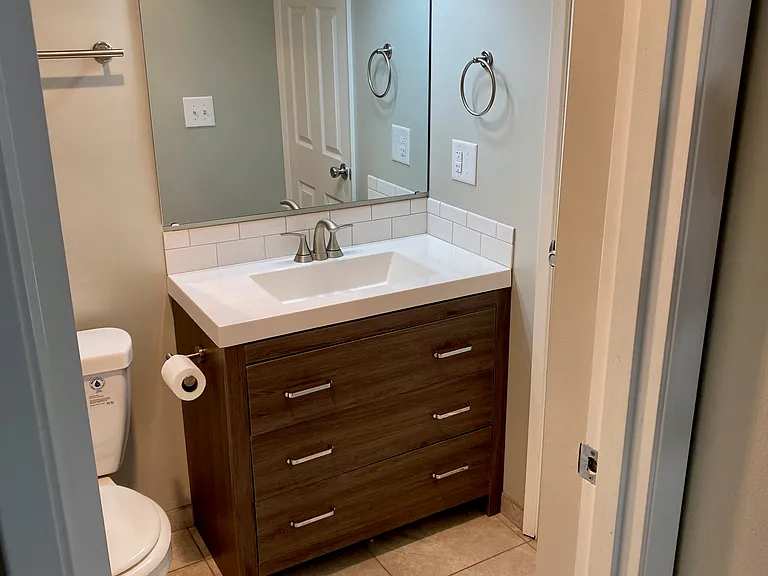 390 Rencliffe Apartments — Photo 6