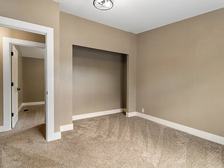 8695 SW Crater Loop Rd — Photo 7