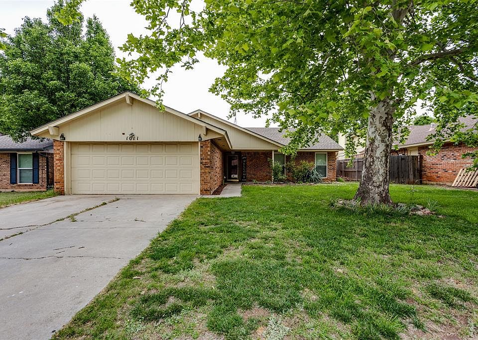 1st image of 1011 Royal Ln