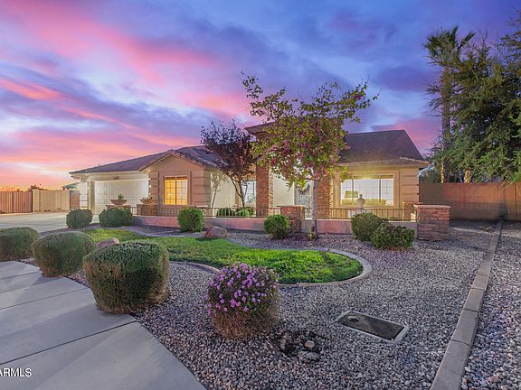 4th image of 3610 E MEADOW LARK Way