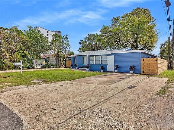 3rd image of 312 SE 23RD Street #1-2