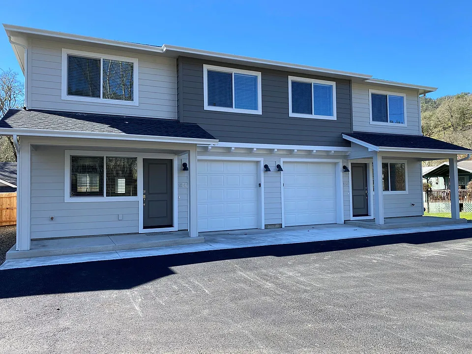 1156 & 1158 Rifle Range Rd