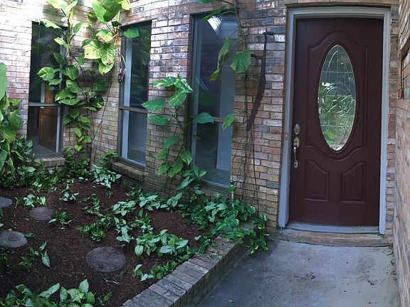 2nd image of 209 N Amherst Dr