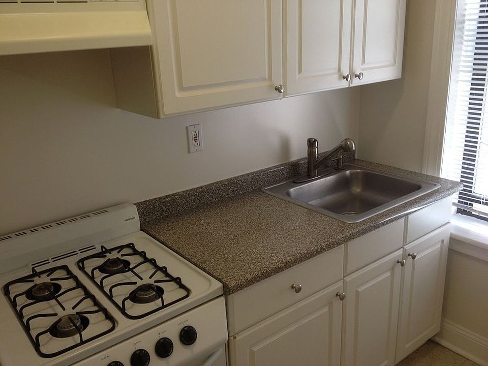 2nd image of 106 Avenue S APT 8