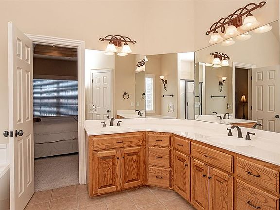 3rd image of 4521 W Blue Ray Cir