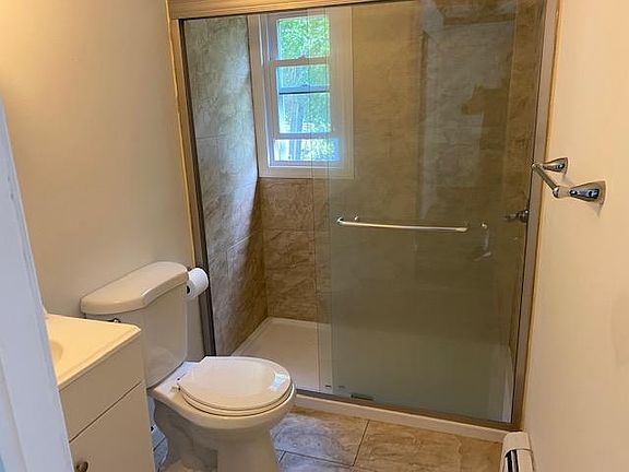 3rd image of 122 Quaker Path APT 4