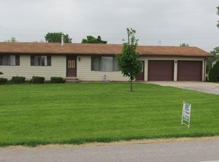2087 Highway 6 Trl, Marengo, IA 52301