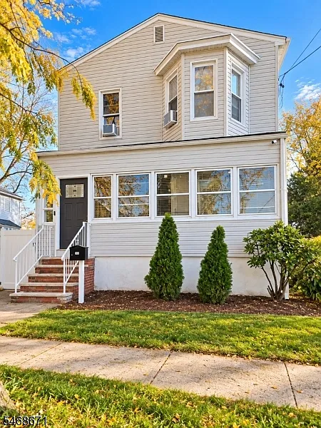 3 bed, 1.5 bath, 960 sqft, $4,000 — Photo 1