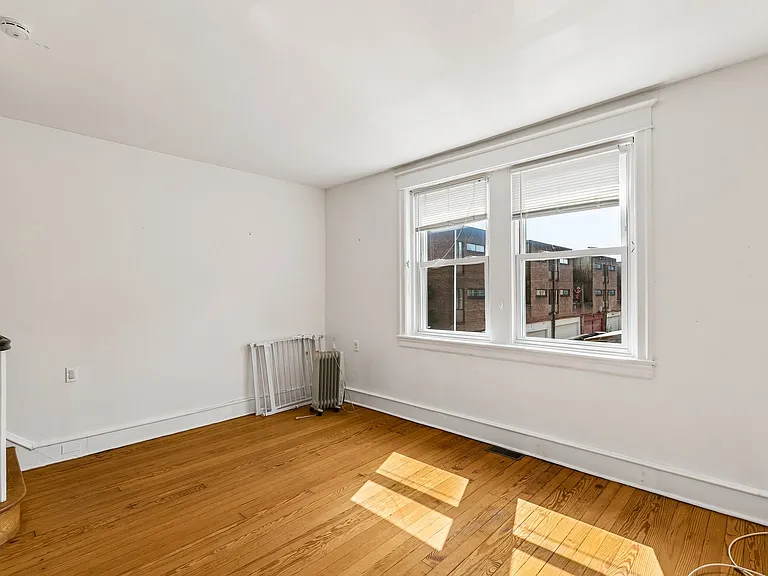 527 S 7th St — Photo 15