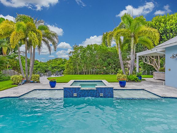 3rd image of 730 Camino Lakes Cir