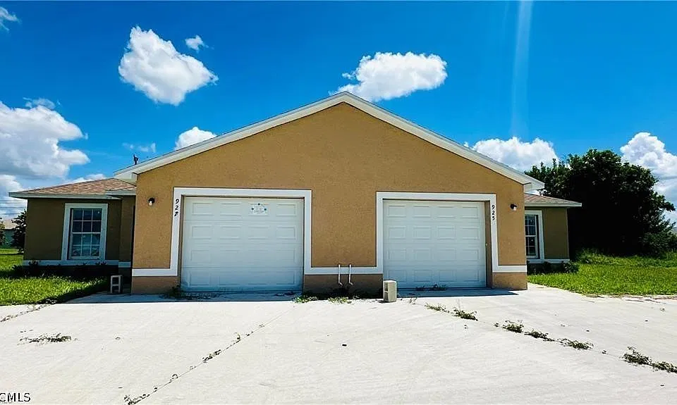 925 Andalusia Blvd
