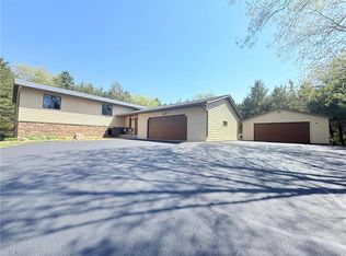 1069 Hunter Rdg, Hudson, WI 54016